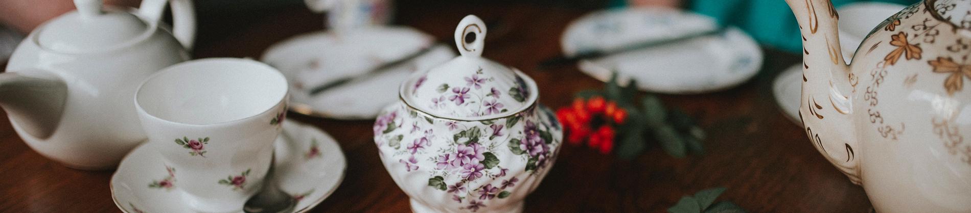 Teacups, saucers and teapots on a table